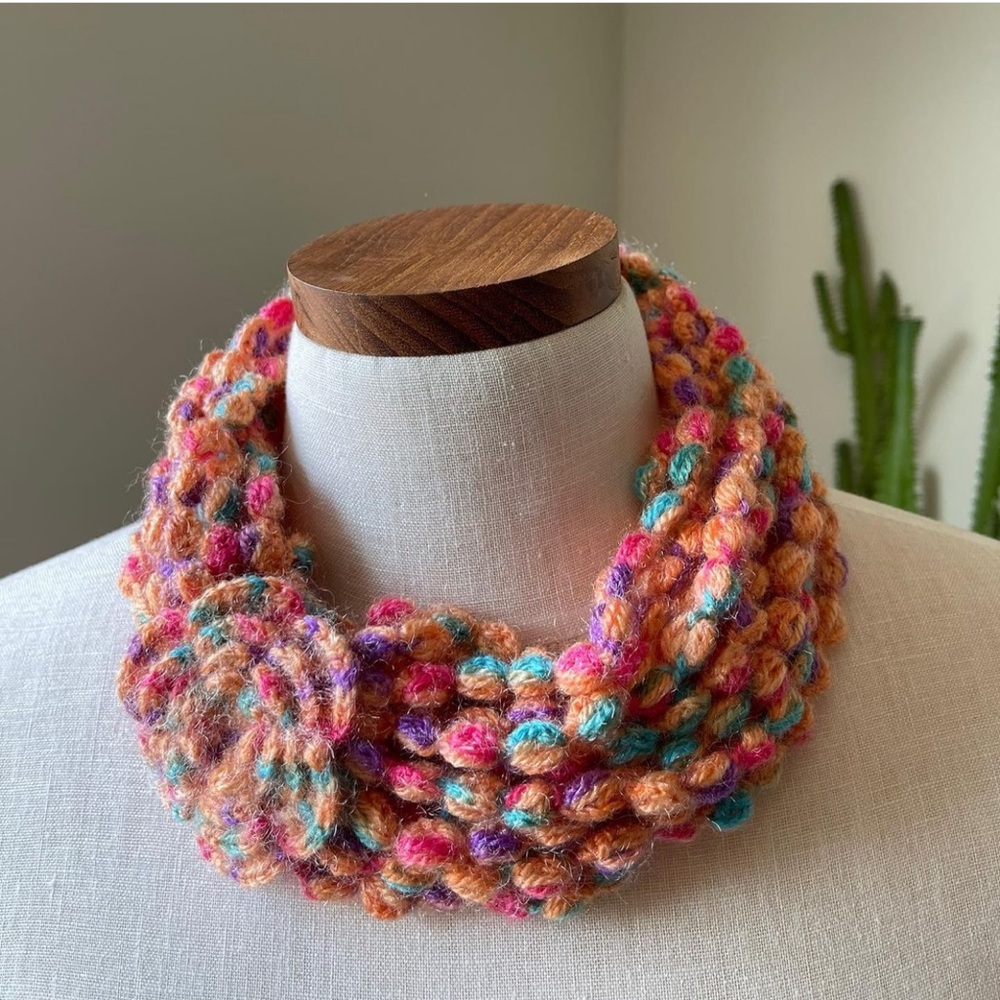 BRAND NEW - WOOLEN HANDMADE CROCHET NECKLACE - NECK WARMER